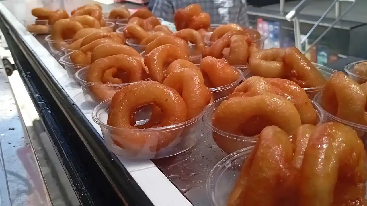 Lokma tatlısı ve geleneksel hayır lokması
