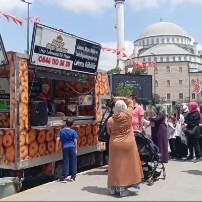 Mobil lokmacı ile hayır lokması döktürme ve İstanbul'da lokma dağıtımı