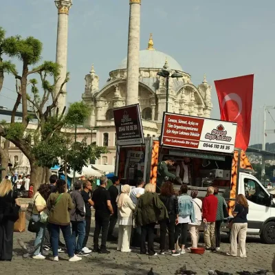 Hayır lokması ve Lokmacı İstanbul ile geleneksel lokma döktürme
