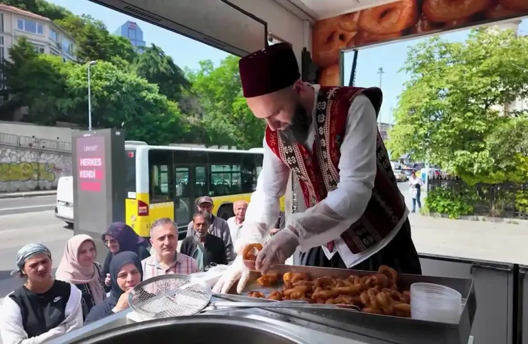 İstanbul'da Lokma Dağıtımı ve Hayır Lokması İkramı