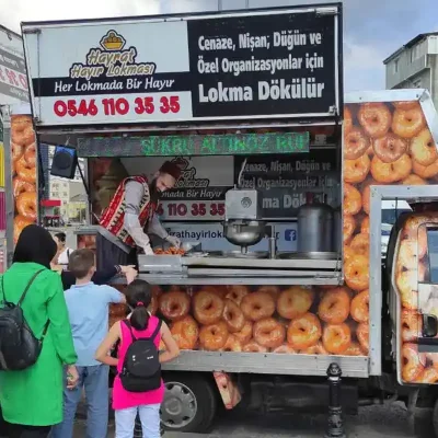 Geleneksel lokma ve hayır için lokma döktürme
