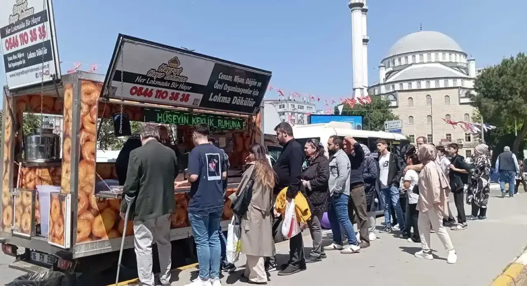 Mobil lokmacı ile hayır lokması dağıtımı